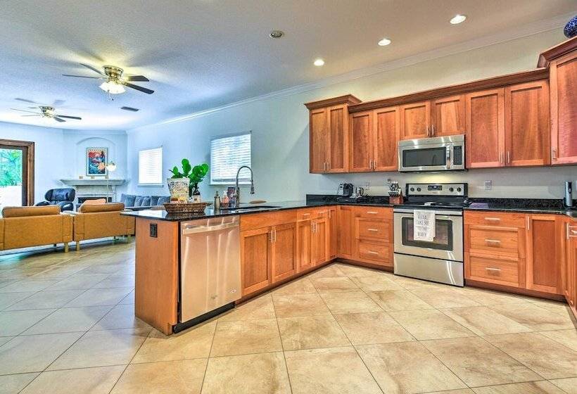 Sunny Sarasota Abode W/ Yard ~ 1 Mi To Dtwn!