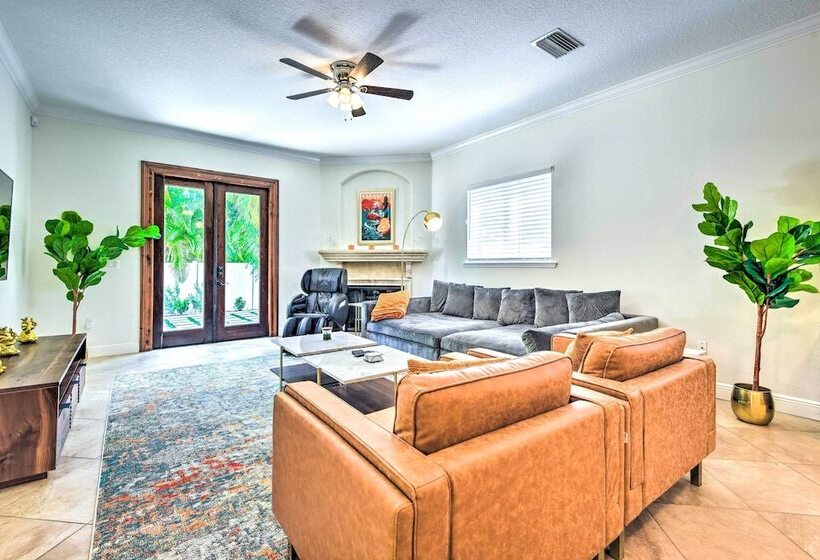 Sunny Sarasota Abode W/ Yard ~ 1 Mi To Dtwn!