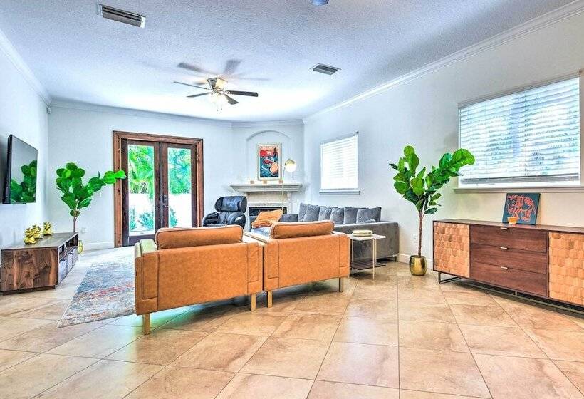 Sunny Sarasota Abode W/ Yard ~ 1 Mi To Dtwn!