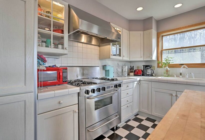 Unique Catskills Hideaway   Walk To Lake Jeff