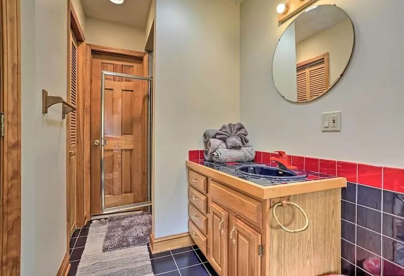 Unique Catskills Hideaway   Walk To Lake Jeff