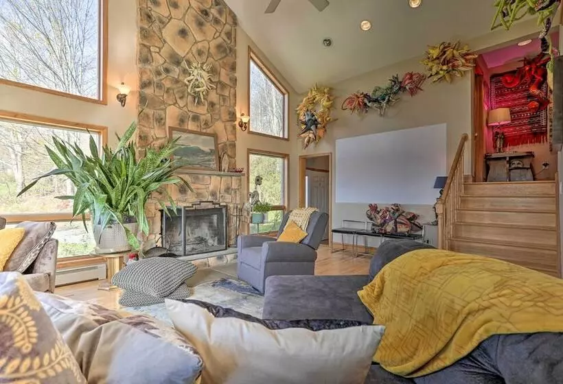 Unique Catskills Hideaway   Walk To Lake Jeff