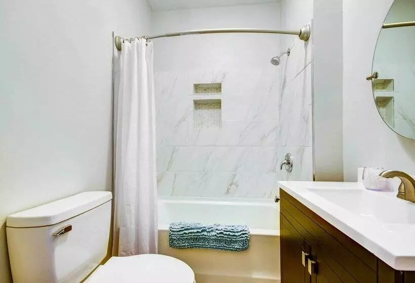 Warrensburg Home, Close To Downtown!