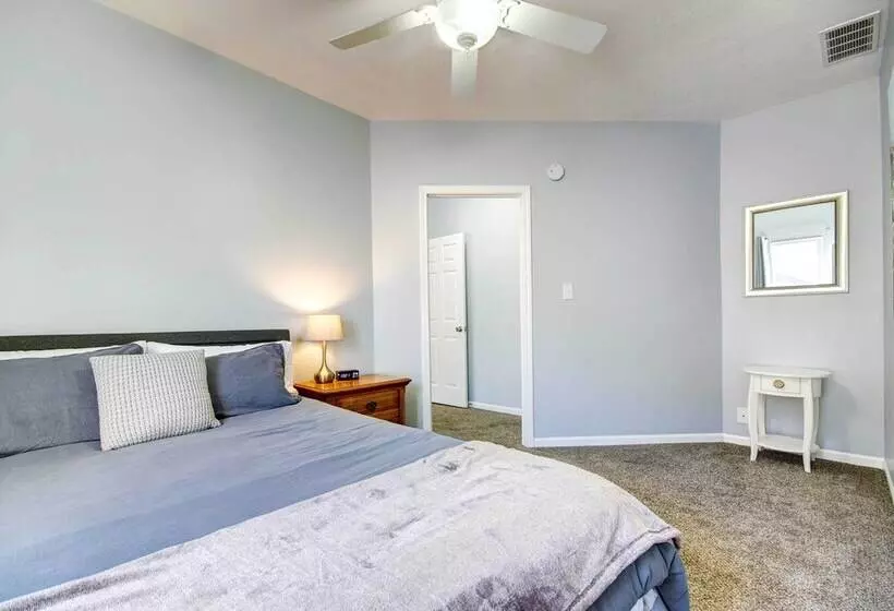 Warrensburg Home, Close To Downtown!