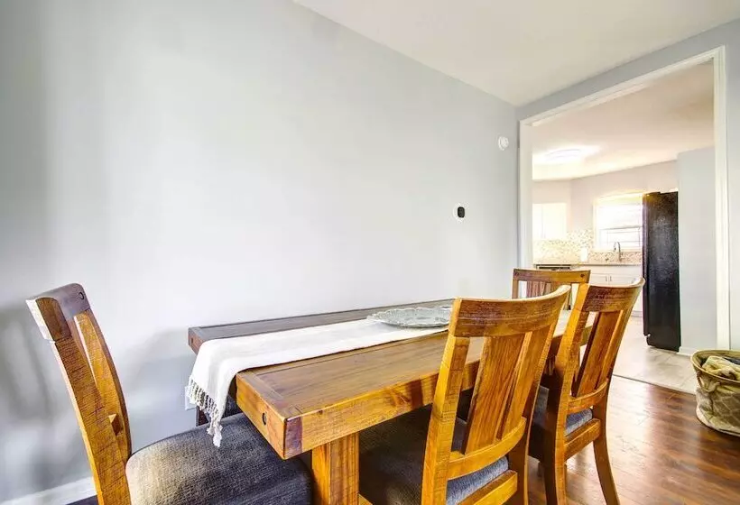 Warrensburg Home, Close To Downtown!