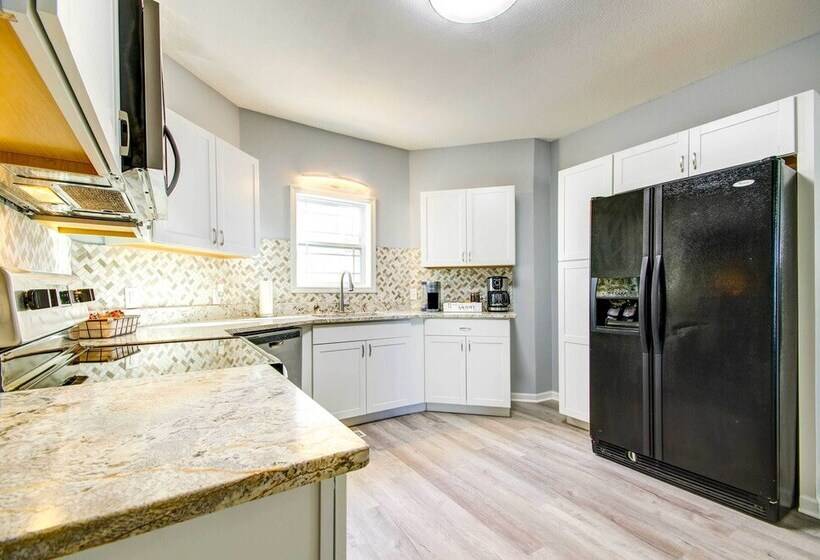 Warrensburg Home, Close To Downtown!