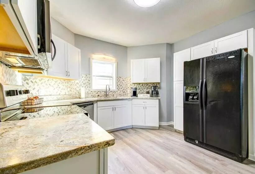 Warrensburg Home, Close To Downtown!