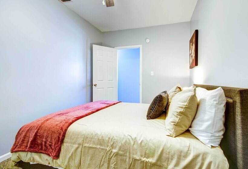 Warrensburg Home, Close To Downtown!