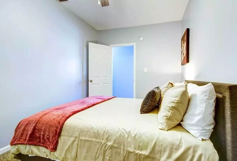 Warrensburg Home, Close To Downtown!