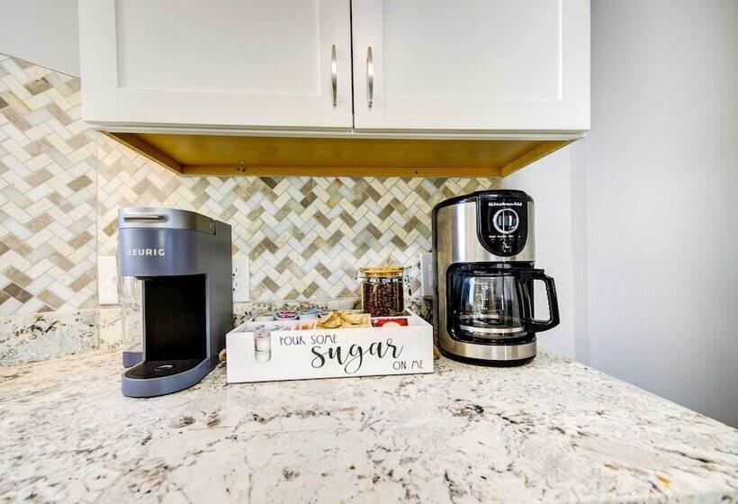 Warrensburg Home, Close To Downtown!