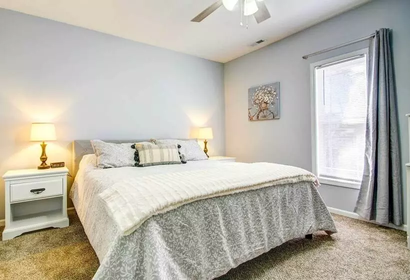 Warrensburg Home, Close To Downtown!