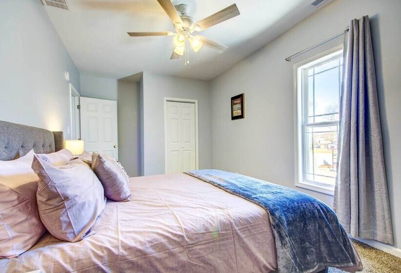 Warrensburg Home, Close To Downtown!