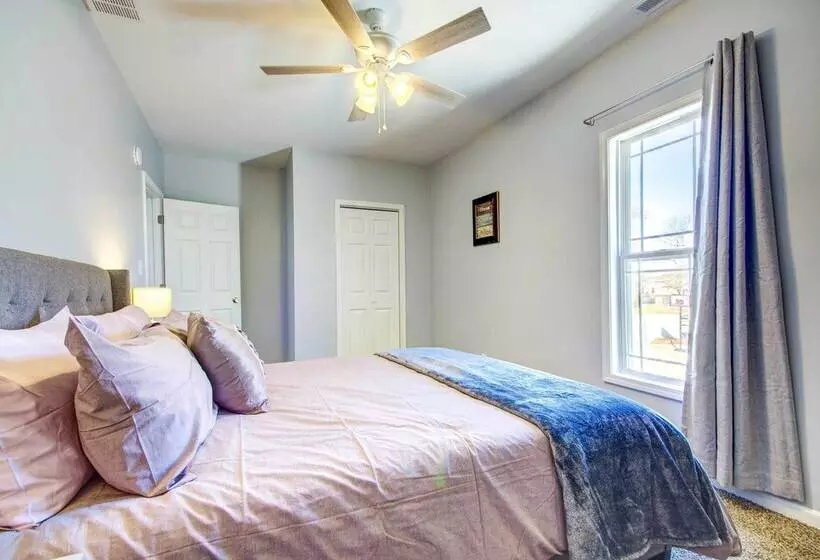 Warrensburg Home, Close To Downtown!