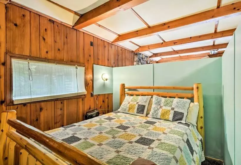 Northern Michigan Lake House W/ Boat Dock + Kayaks