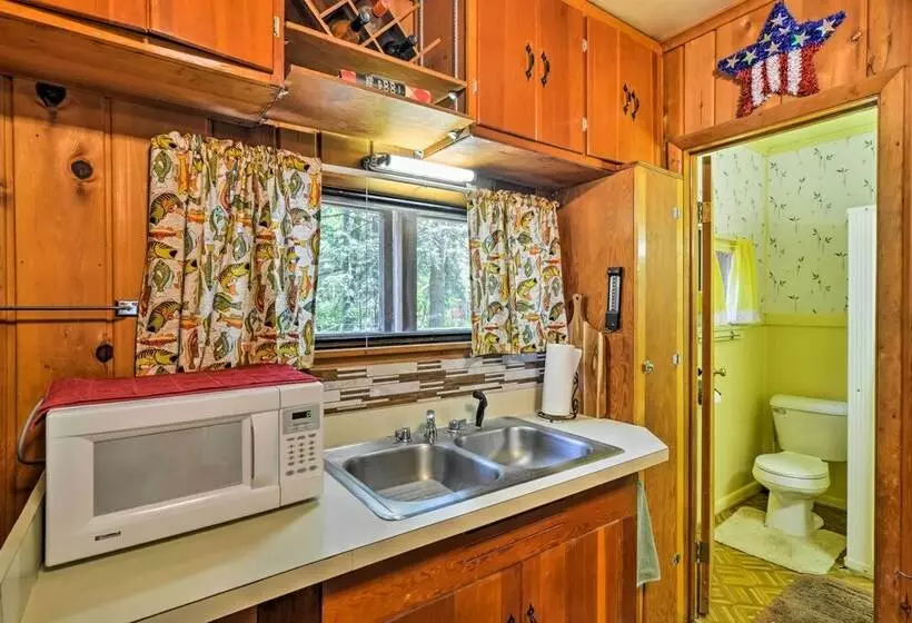 Northern Michigan Lake House W/ Boat Dock + Kayaks