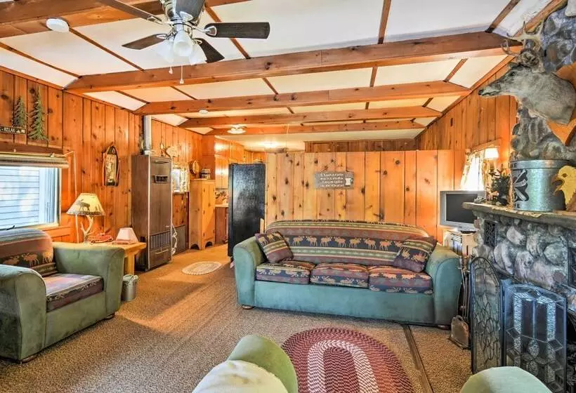 Northern Michigan Lake House W/ Boat Dock + Kayaks