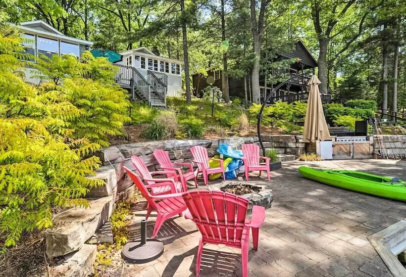 Northern Michigan Lake House W/ Boat Dock + Kayaks