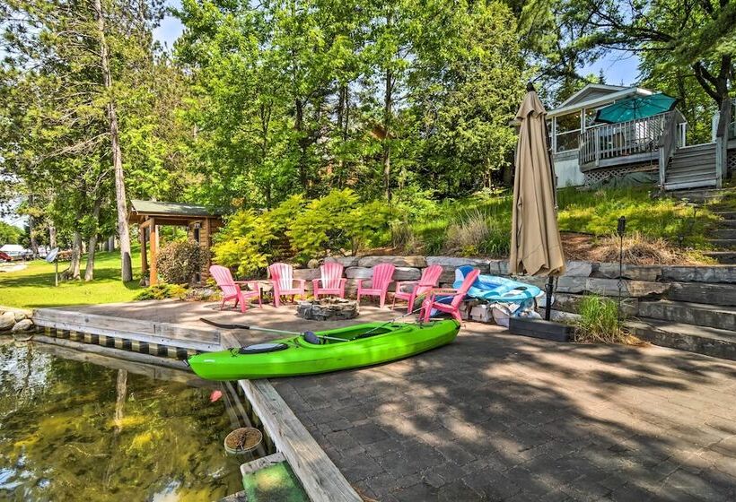 Northern Michigan Lake House W/ Boat Dock + Kayaks