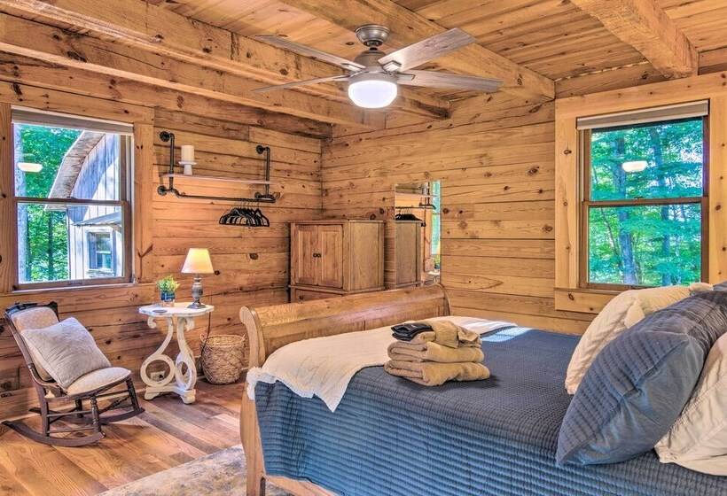 Waynesville Cabin With Hot Tub & Mountain Views!