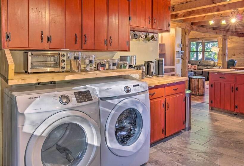 Waynesville Cabin With Hot Tub & Mountain Views!