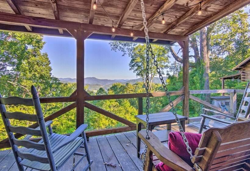 Waynesville Cabin With Hot Tub & Mountain Views!