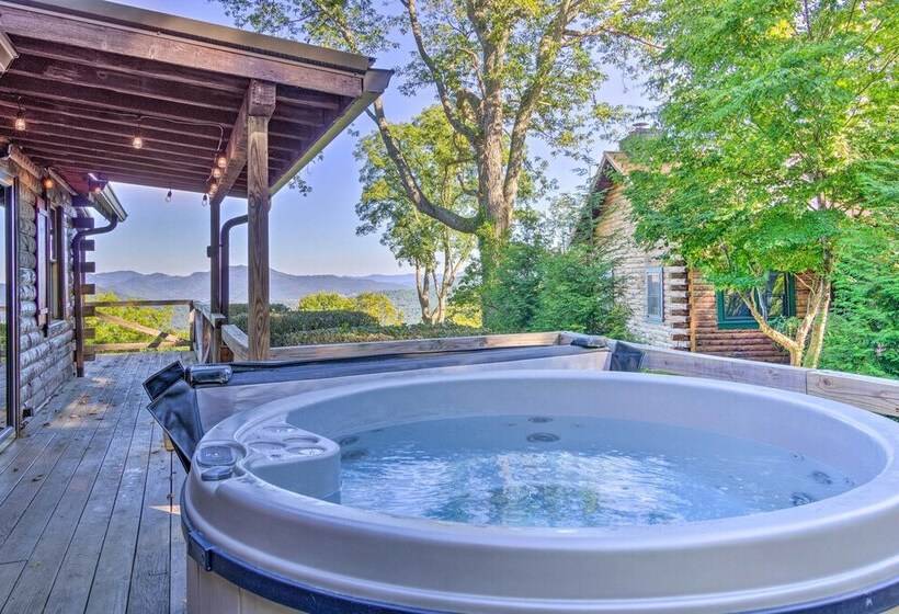 Waynesville Cabin With Hot Tub & Mountain Views!