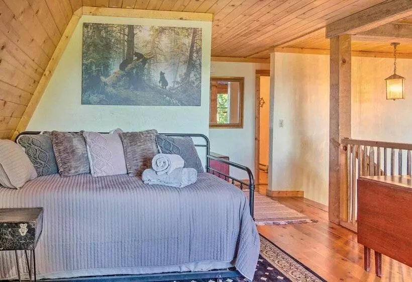 Waynesville Cabin With Hot Tub & Mountain Views!