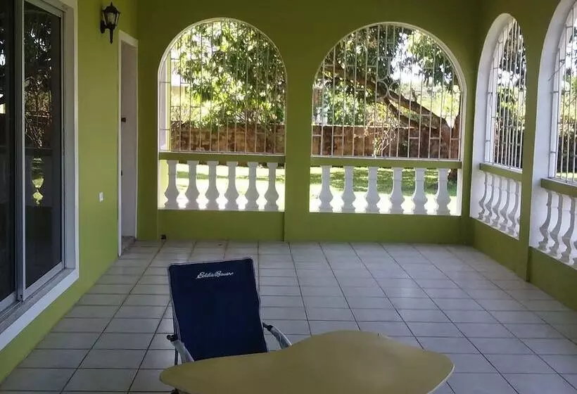 تختخواب و صبحانه Cozy S Bandb