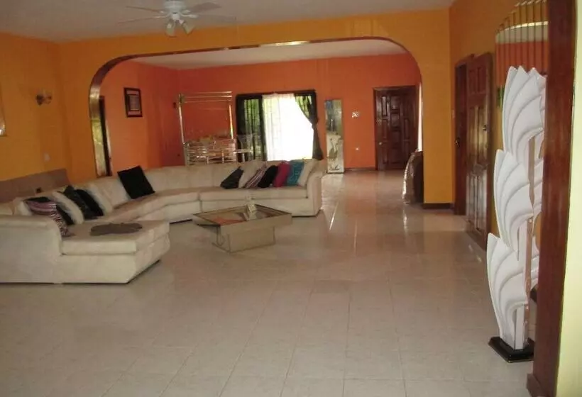 تختخواب و صبحانه Cozy S Bandb