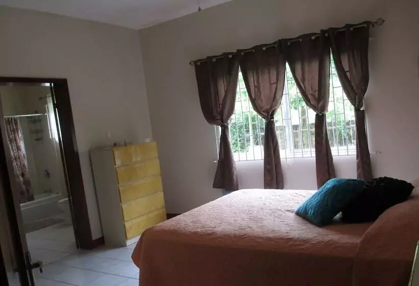 تختخواب و صبحانه Cozy S Bandb