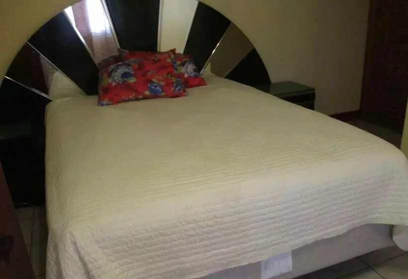 تختخواب و صبحانه Cozy S Bandb