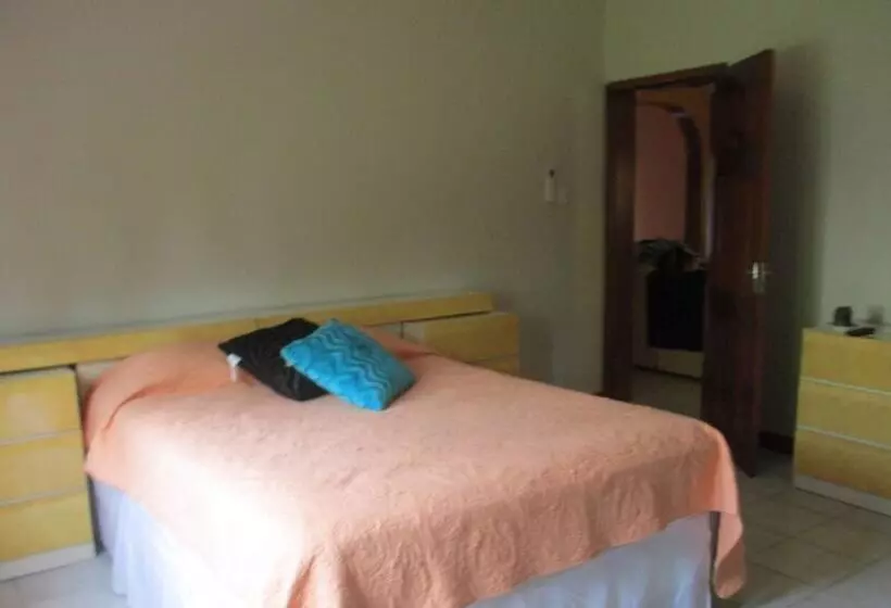 تختخواب و صبحانه Cozy S Bandb