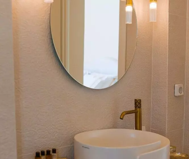 تختخواب و صبحانه La Madeleine