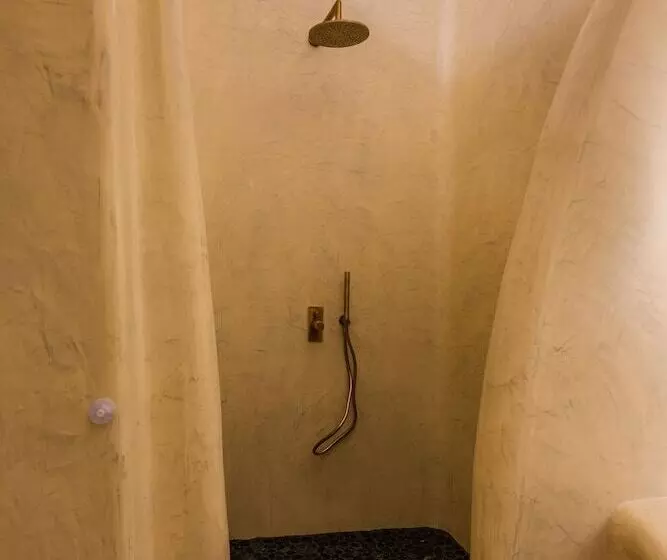 تختخواب و صبحانه La Madeleine