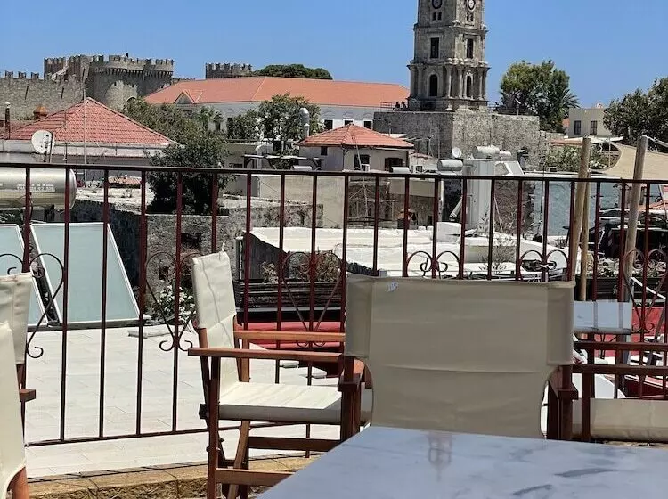 ベッドアンドブレックファースト Midgard Suites   Medieval Town