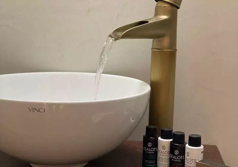 ベッドアンドブレックファースト Midgard Suites   Medieval Town