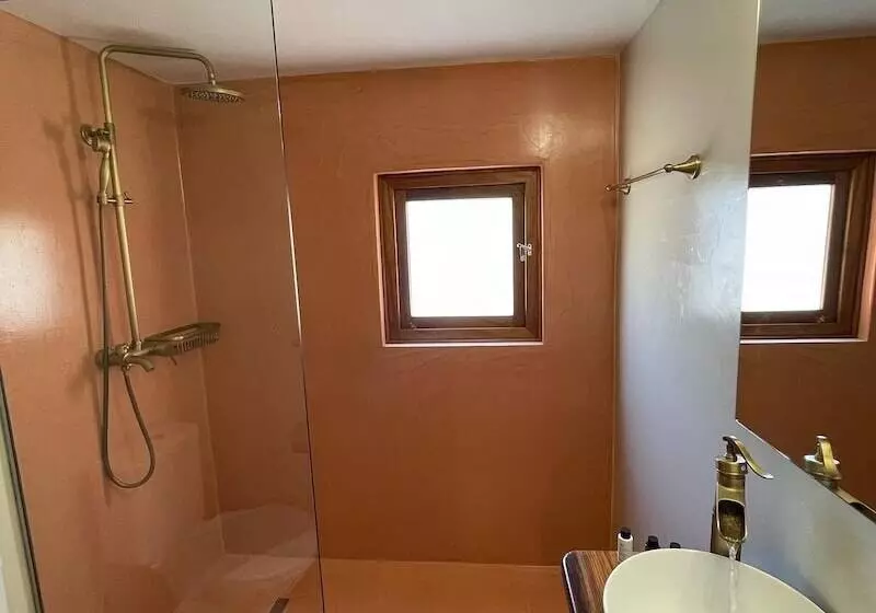 ベッドアンドブレックファースト Midgard Suites   Medieval Town