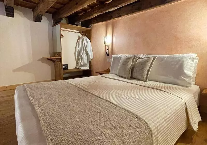 ベッドアンドブレックファースト Midgard Suites   Medieval Town