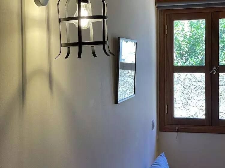 ベッドアンドブレックファースト Midgard Suites   Medieval Town