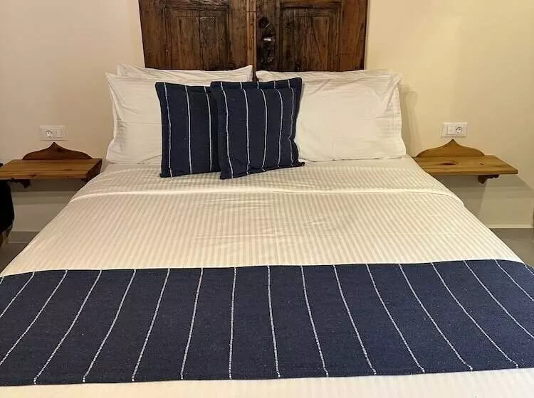 ベッドアンドブレックファースト Midgard Suites   Medieval Town