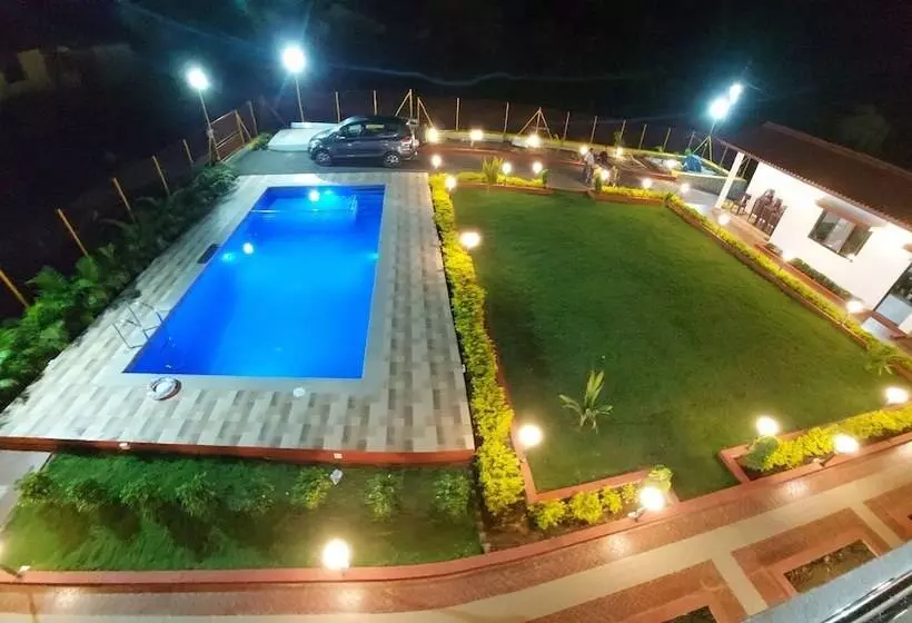 Hotelli Berryl Resorts