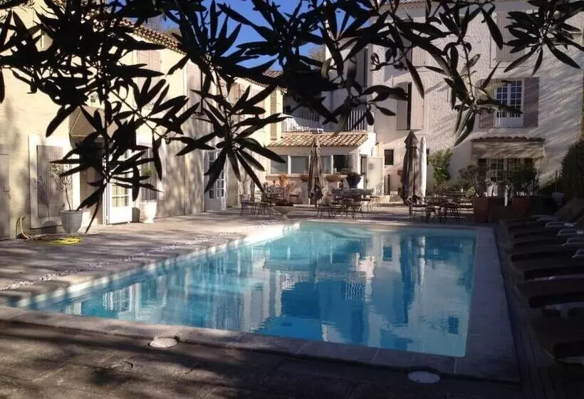 Hotelli Hôtel Les Magnanarelles