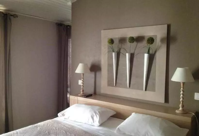 Hotelli Hôtel Les Magnanarelles