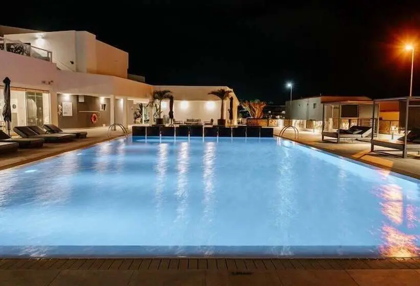 ホテル R2 Higos Beach