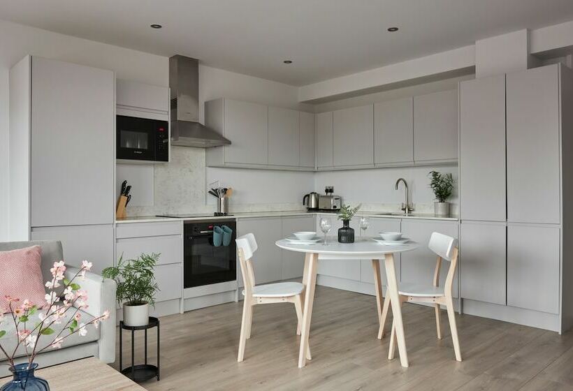 Kings Oak House By Viridian Apartments