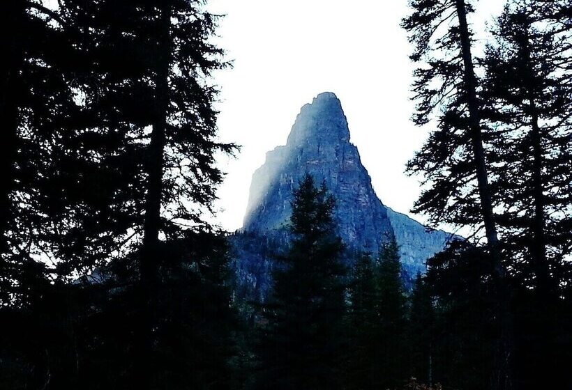 Мотель Going To The Sun Inn & Suites