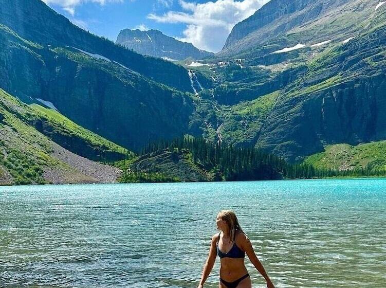 Мотель Going To The Sun Inn & Suites