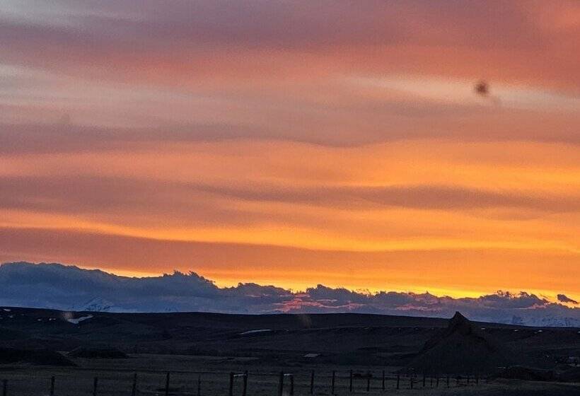 Мотель Going To The Sun Inn & Suites