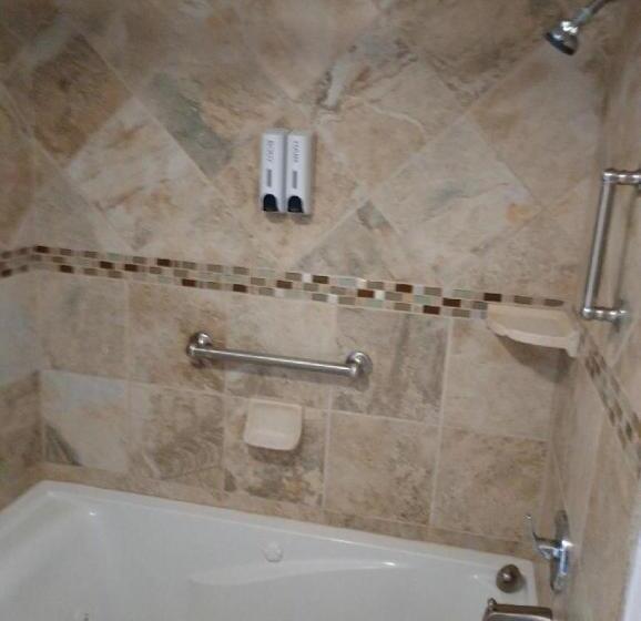 Мотель Going To The Sun Inn & Suites