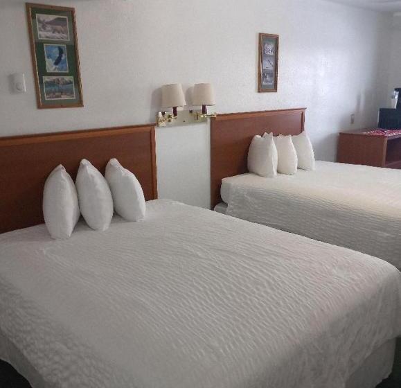 Мотель Going To The Sun Inn & Suites